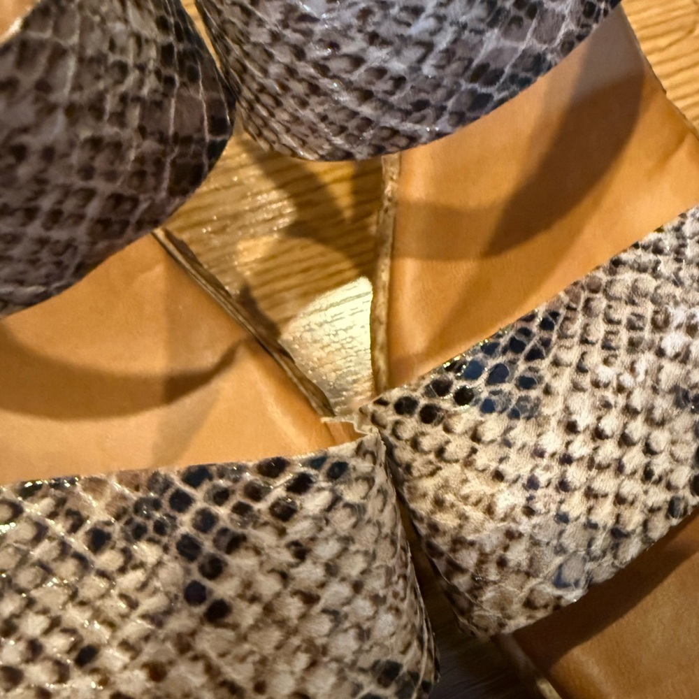 Italian Shoemakers Snakeskin Pattern Wedges - Picture 3 of 11